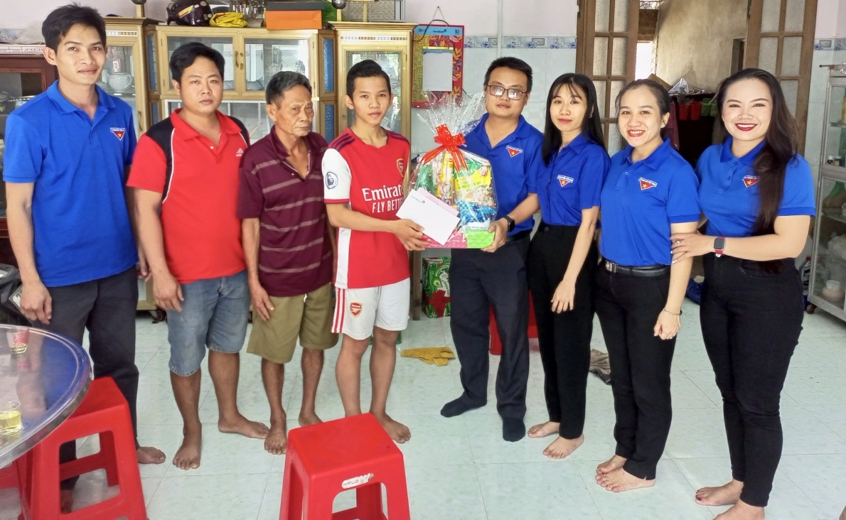 Điện lực Bến Tre: Tri ân khách hàng nhân dịp Xuân Giáp Thìn