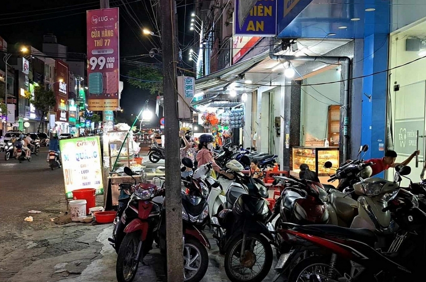 Cảnh thường thấy trên đường Lý Thái Tổ, Hùng Vương (Đà Nẵng)...	