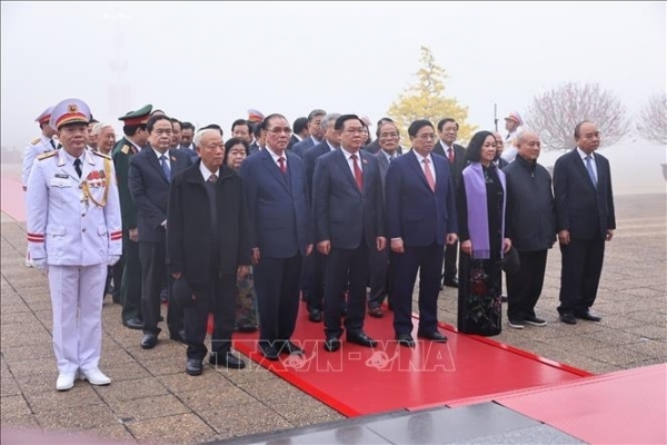 Lãnh đạo Đảng, Nhà nước vào Lăng viếng Chủ tịch Hồ Chí Minh nhân ngày thành lập Đảng