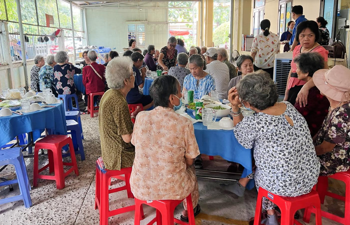 TP. Hồ Chí Minh: Tặng qùa người cao tuổi ở Trung tâm Dưỡng lão Thị Nghè