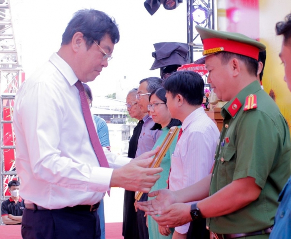 Xã Long Sơn đạt chuẩn nông thôn mới nâng cao