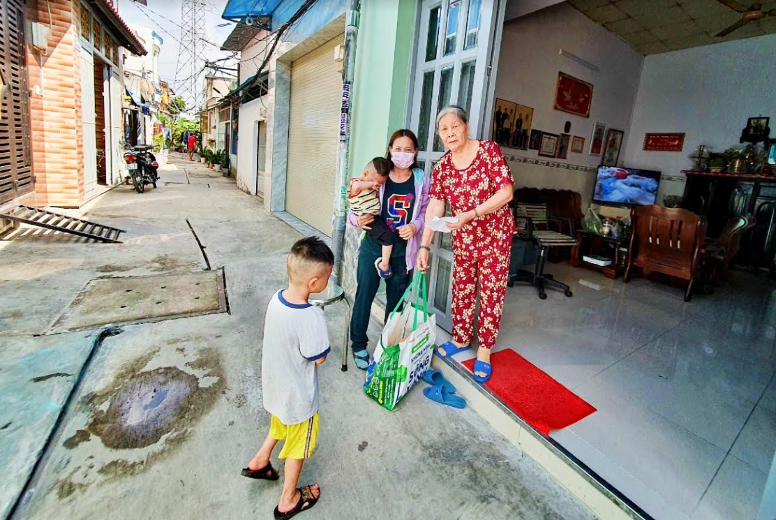 TP. Hồ Chí Minh: Cụ bà 84 tuổi chung tay chăm lo Tết cho người nghèo