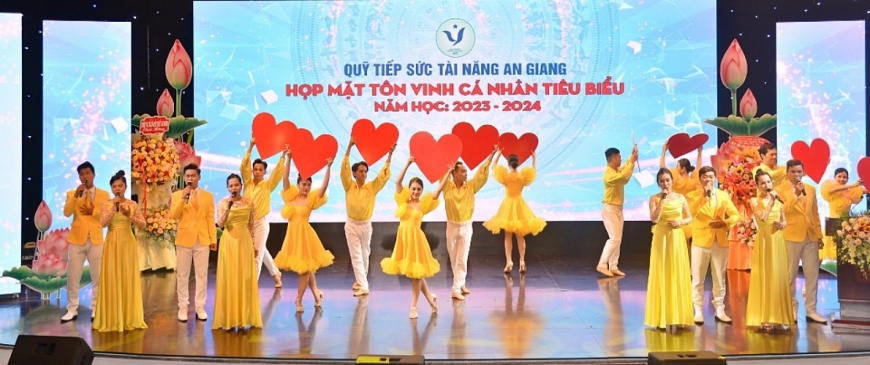 Quỹ Tiếp sức Tài năng tỉnh An Giang: Họp mặt tôn vinh cá nhân tiêu biểu năm học 2023 - 2024