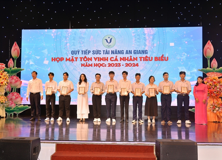 Quỹ Tiếp sức Tài năng tỉnh An Giang: Họp mặt tôn vinh cá nhân tiêu biểu năm học 2023 - 2024