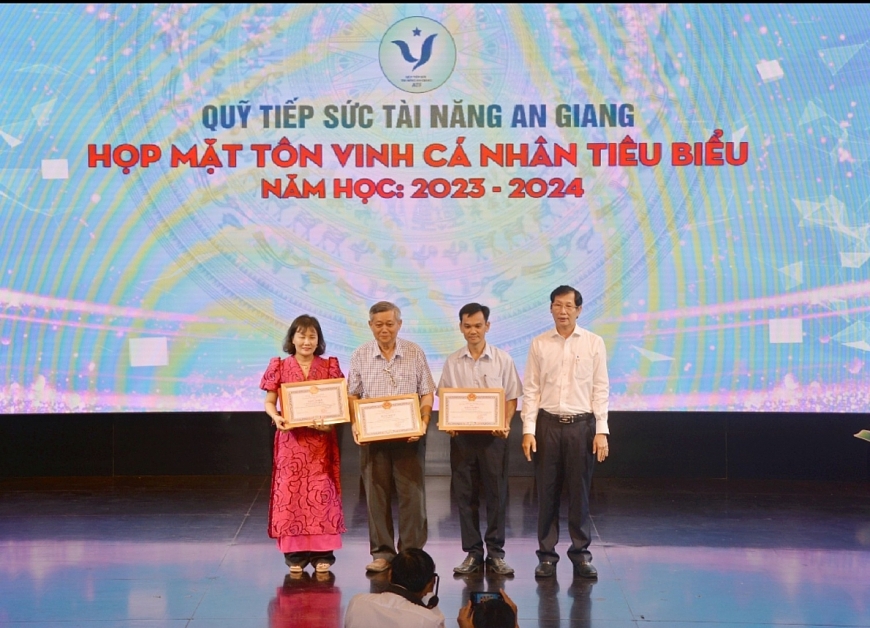 Quỹ Tiếp sức Tài năng tỉnh An Giang: Họp mặt tôn vinh cá nhân tiêu biểu năm học 2023 - 2024