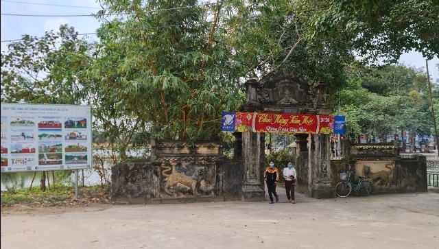 Di tích Lịch sử Văn hóa Quốc gia đền Đức Hoàng - Điểm hẹn đầu năm của du khách thập phương.