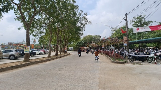 Di tích Lịch sử Văn hóa Quốc gia đền Đức Hoàng - Điểm hẹn đầu năm của du khách thập phương.