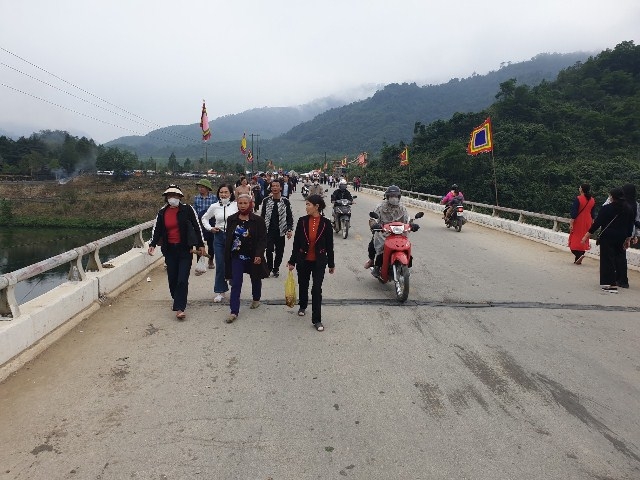 Đầu năm hàng vạn du khách thăm viếng đền thờ Cầm Bá Thước và Bà chúa Thượng Ngàn