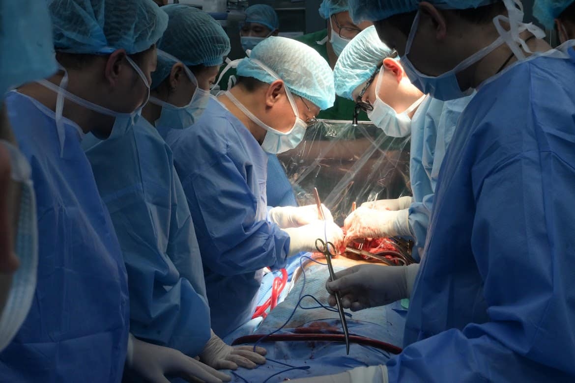 Bộ trưởng Bộ Y tế Đào Hồng Lan thăm và chúc mừng Bệnh viện Phổi Trung ương