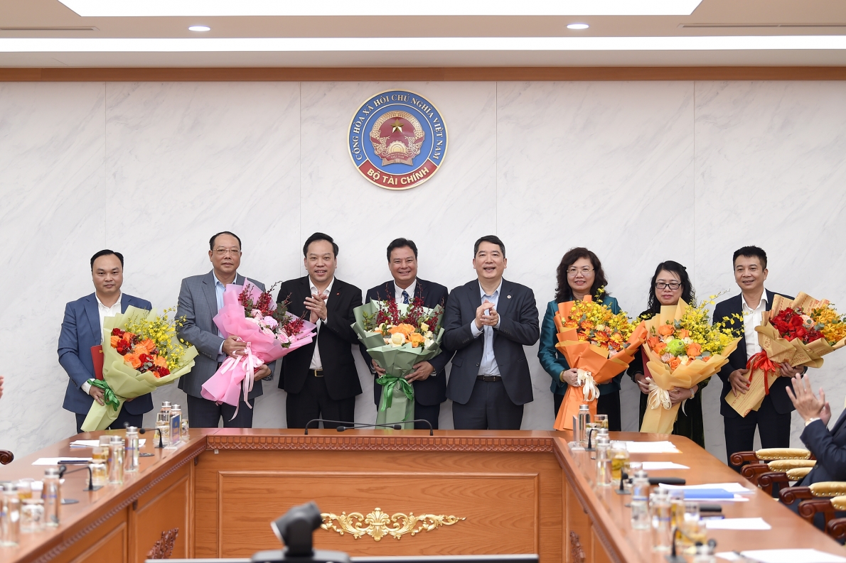 Đảng ủy Bộ Tài chính công bố các quyết định kiện toàn nhân sự