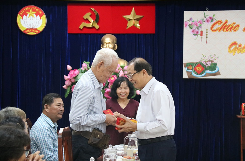 Hội NCT TP. Hồ Chí Minh: Chăm lo tốt NCT trong dịp Tết Giáp Thìn 2024