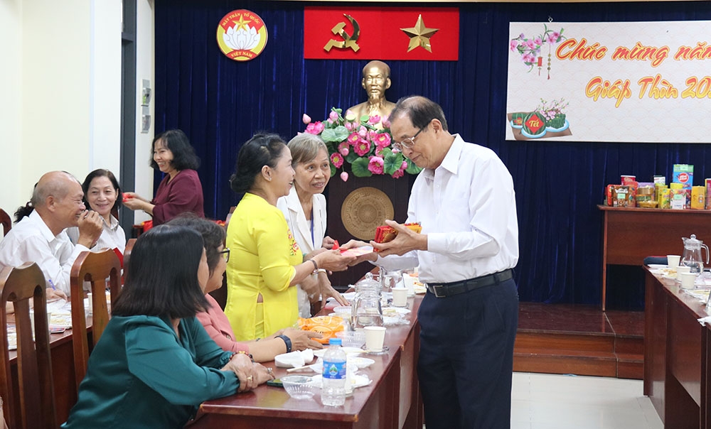 Hội NCT TP. Hồ Chí Minh: Chăm lo tốt NCT trong dịp Tết Giáp Thìn 2024