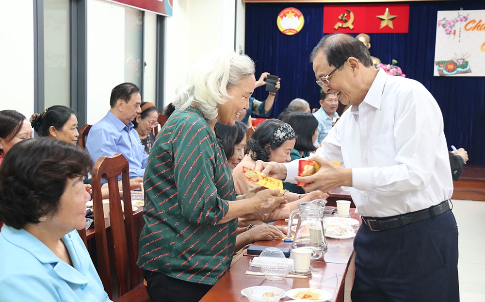 Hội NCT TP. Hồ Chí Minh: Chăm lo tốt NCT trong dịp Tết Giáp Thìn 2024
