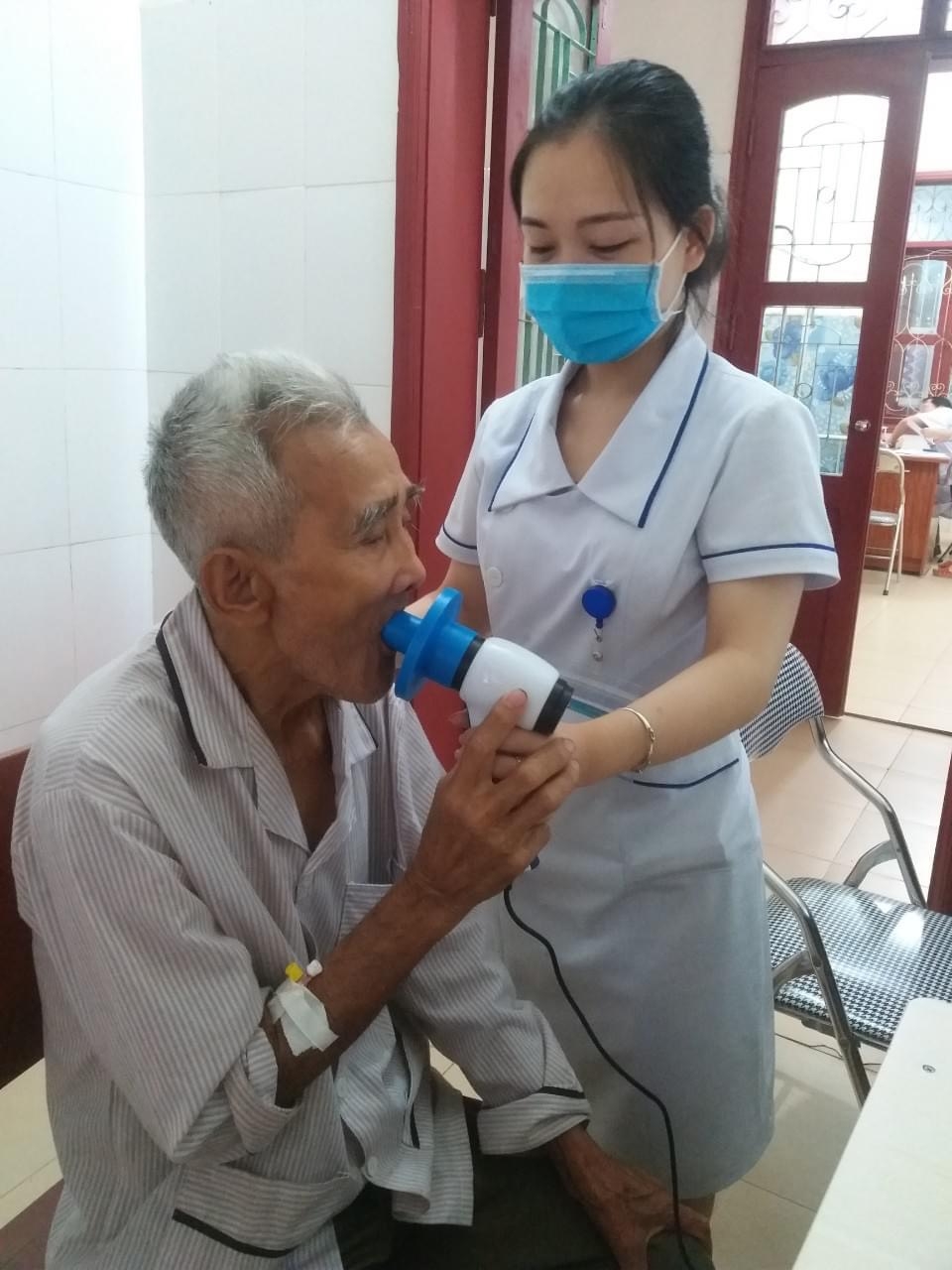 Đổi mới thái độ, phong cách phục vụ, hướng tới sự hài lòng của người bệnh