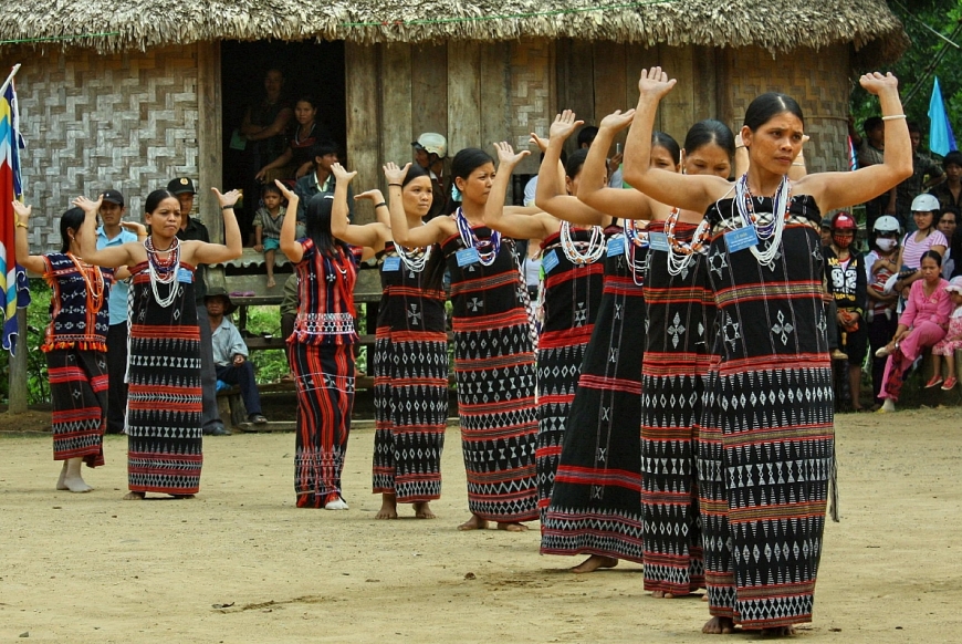 : Đời sống được nâng cao, người dân có điều kiện bảo tồn và phát huy giá trị văn hóa dân tộc.