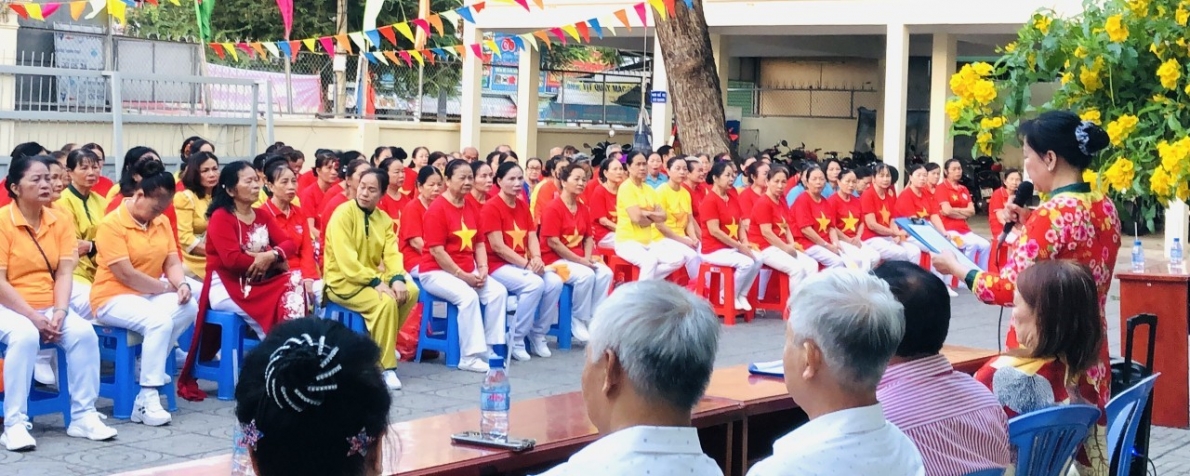 Sôi nổi các hoạt động mừng thọ, giao lưu ca hát, thể dục dưỡng sinh của NCT