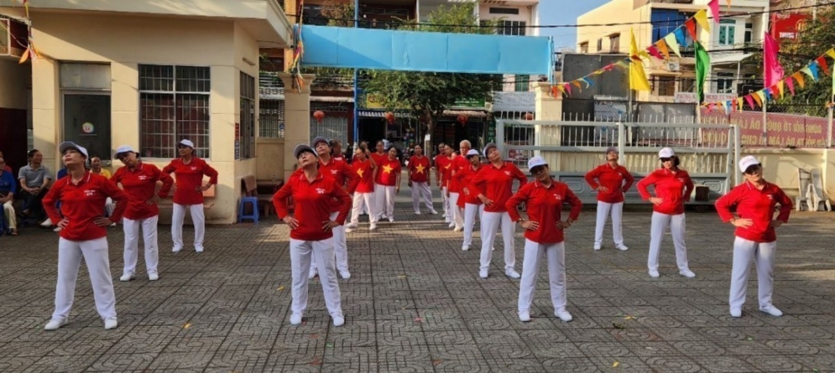 Sôi nổi các hoạt động mừng thọ, giao lưu ca hát, thể dục dưỡng sinh của NCT