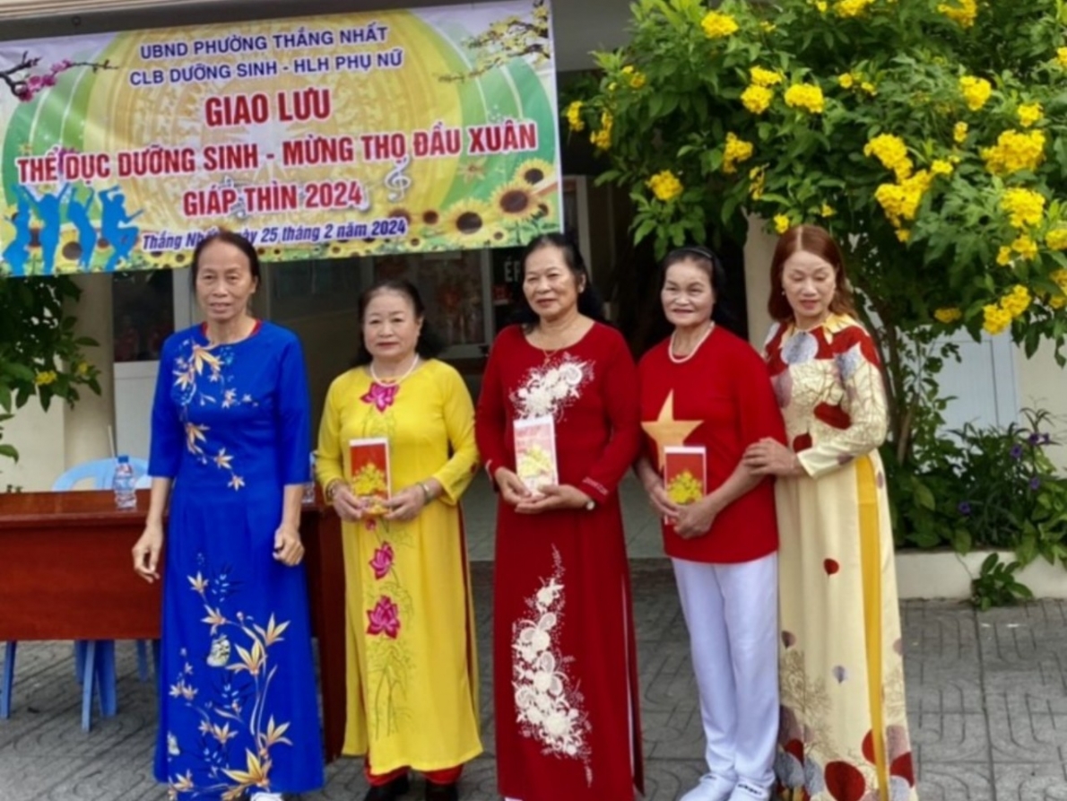 Sôi nổi các hoạt động mừng thọ, giao lưu ca hát, thể dục dưỡng sinh của NCT