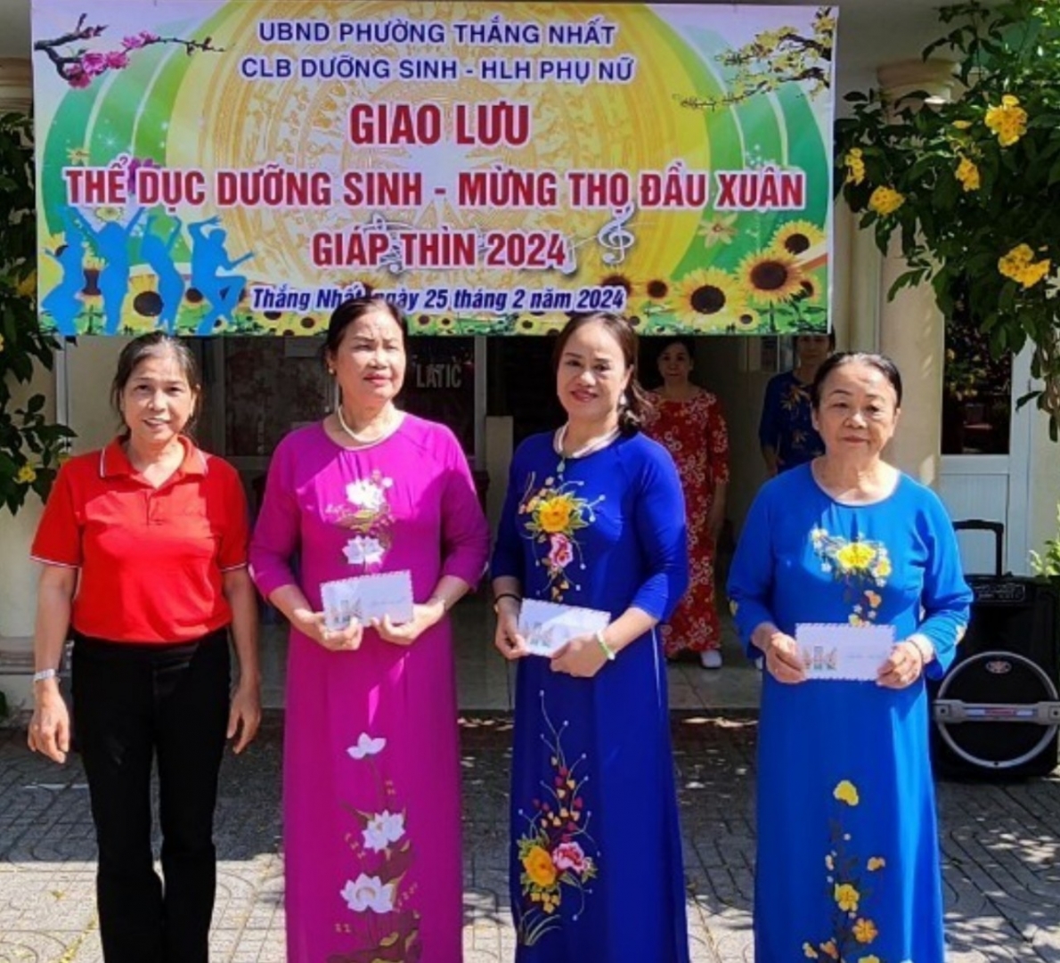 Sôi nổi các hoạt động mừng thọ, giao lưu ca hát, thể dục dưỡng sinh của NCT