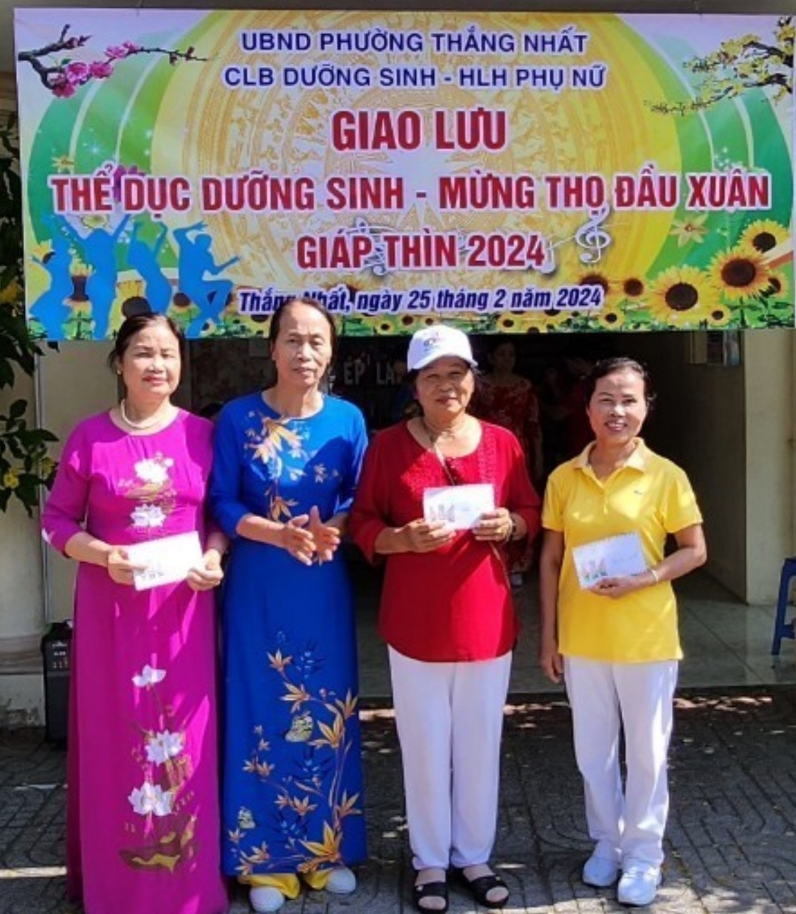 Sôi nổi các hoạt động mừng thọ, giao lưu ca hát, thể dục dưỡng sinh của NCT