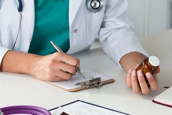 Bộ Y tế yêu cầu tăng cường kiểm tra, giám sát việc tuân thủ đúng quy định kê đơn thuốc