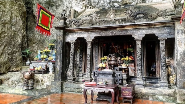 Tìm hiểu đền đá cổ thời nhà Trần ở Tràng An