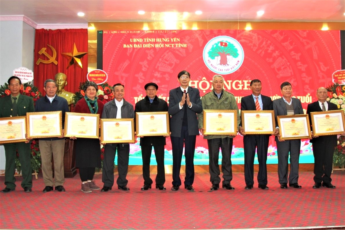 Người cao tuổi làm giàu nhờ thực hiện mô hình kinh doanh phù hợp