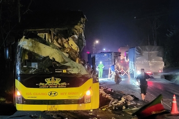 Tuyên Quang: Nguyên nhân vụ tai nạn giữa xe khách và container làm 5 người tử vong?