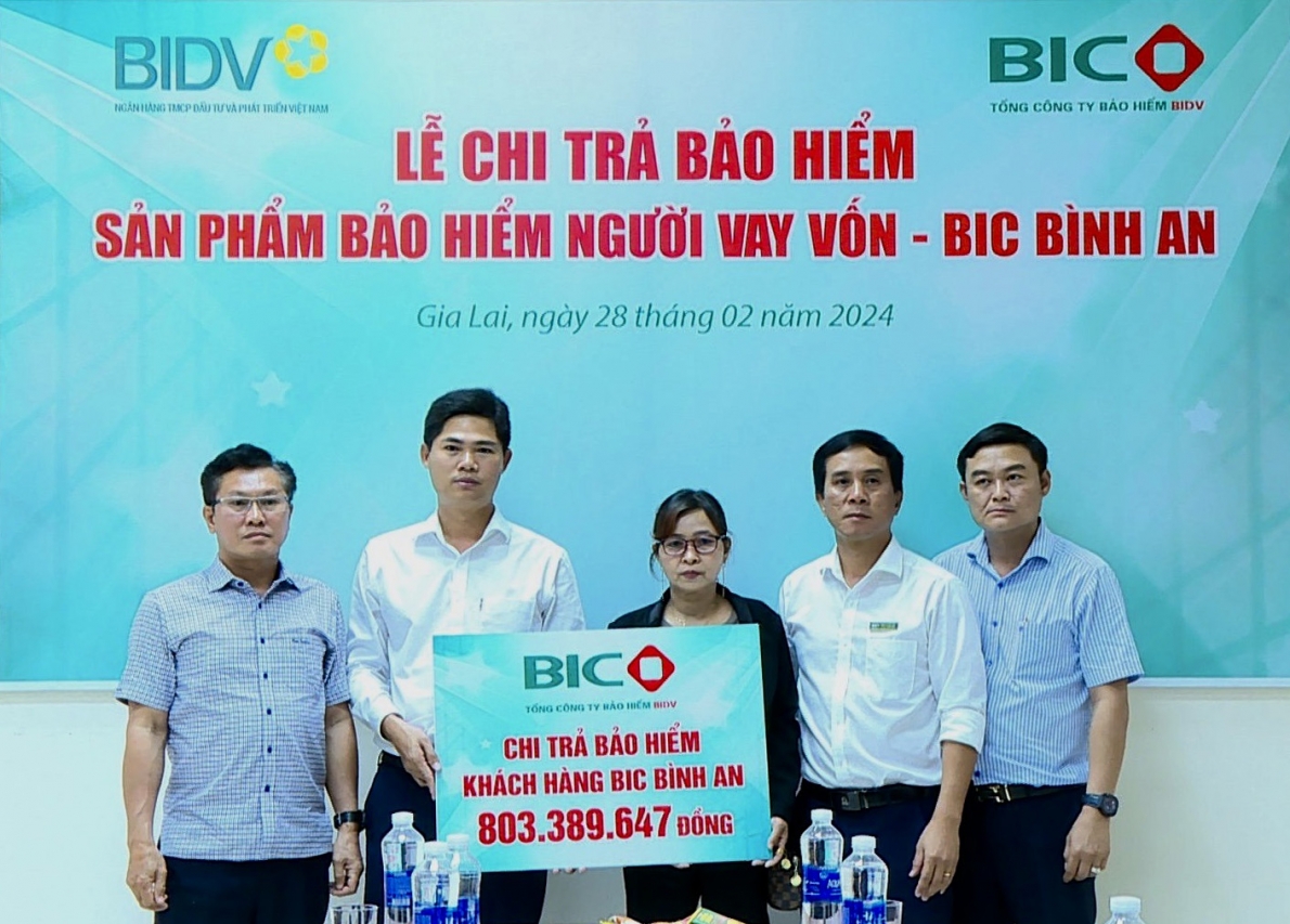 BIC Bắc Tây Nguyên chi trả hơn 800 triệu đồng quyền lợi bảo hiểm cho khách hàng vay vốn tại Gia Lai