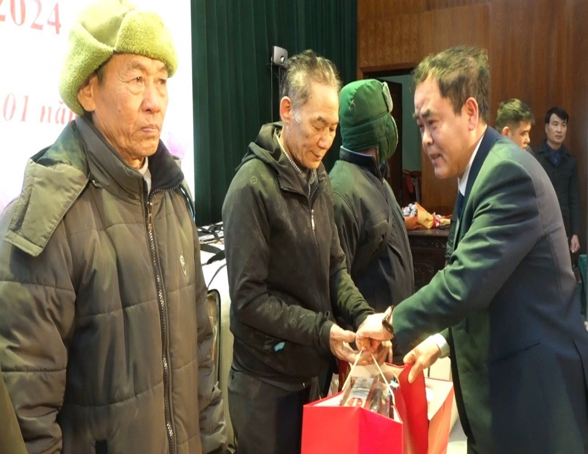 Người cao tuổi huyện Văn Giang làm theo lời Bác