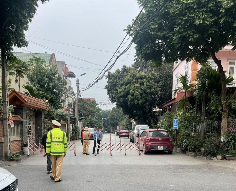 Tại khu vực nhà ông Lê Duy Thành ở đường Phạm Hồng Thái, cơ quan Công an cũng lập nhiều chốt để phục vụ công tác khám xét.