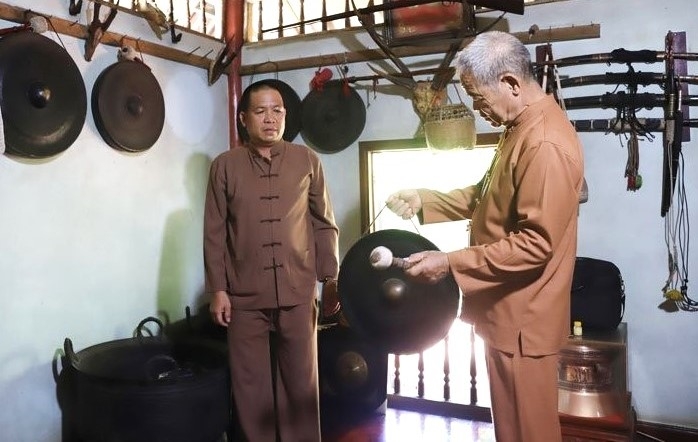 NCT huyện Tân Lạc, tỉnh Hòa Bình trao truyền nét đẹp văn hóa dân tộc cho thế hệ con cháu