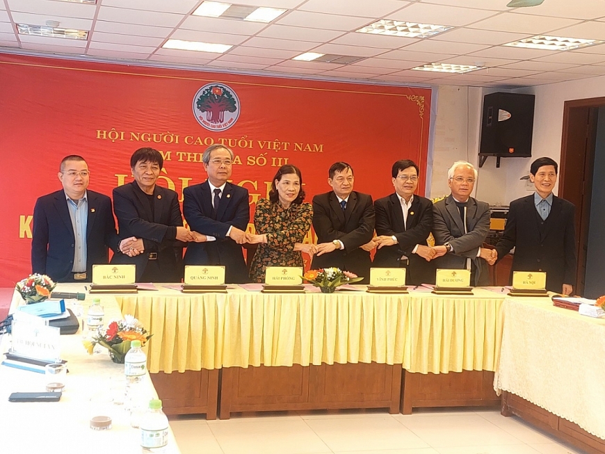 Cụm thi đua số 3, Hội NCT Việt Nam kí kết giao ước thi đua năm 2024