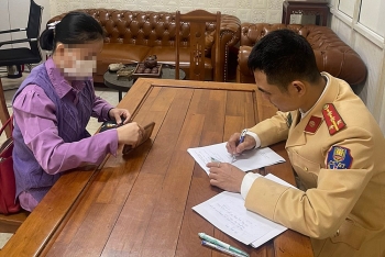 Chủ tịch TP Hà Nội ra quyết định phạt nữ tài xế vi phạm nồng độ cồn ở phố Trần Cung