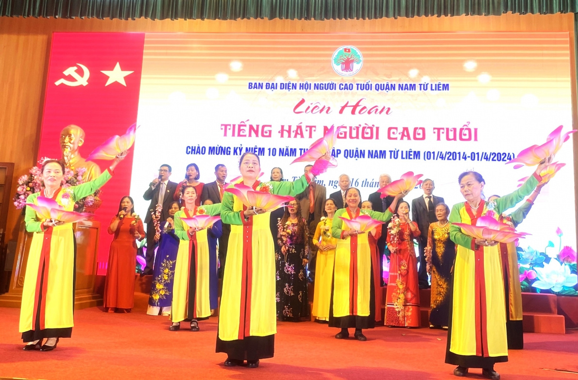 Những bông hoa đẹp chào mừng kỉ niệm 10 năm thành lập quận