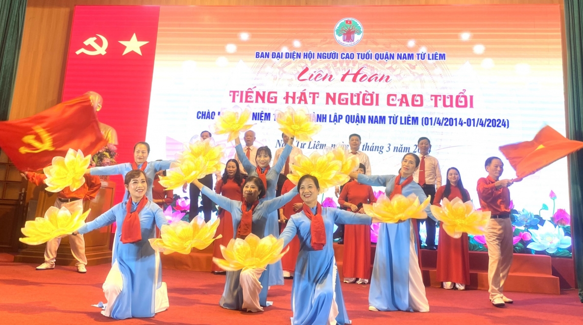 Những bông hoa đẹp chào mừng kỉ niệm 10 năm thành lập quận