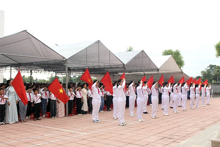 Ngôi trường ven biển 'nở hoa' ở tuổi thứ 8