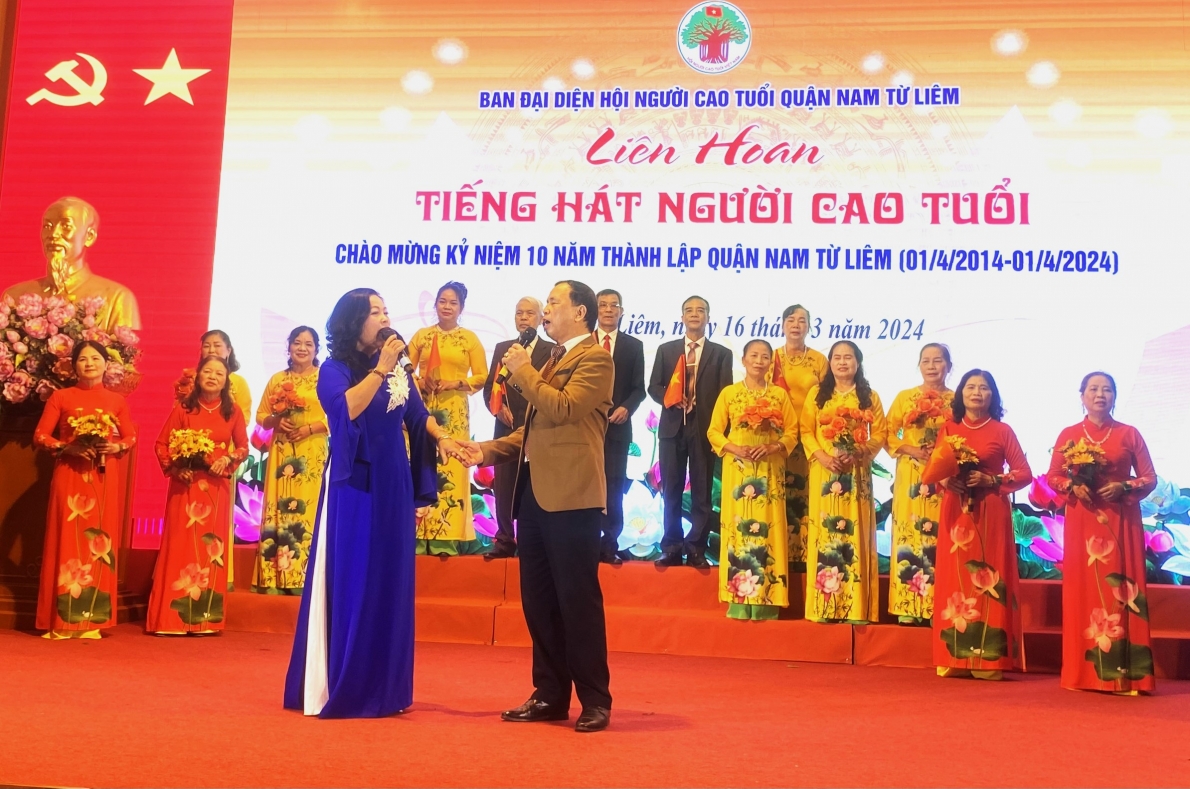 Những bông hoa đẹp chào mừng kỉ niệm 10 năm thành lập quận