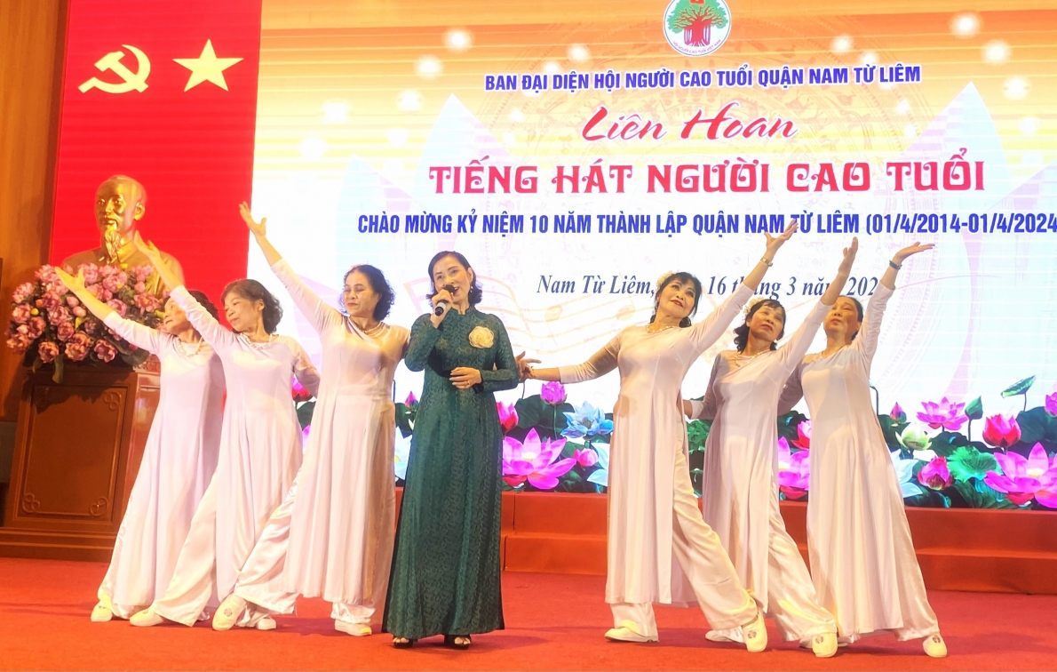 Những bông hoa đẹp chào mừng kỉ niệm 10 năm thành lập quận