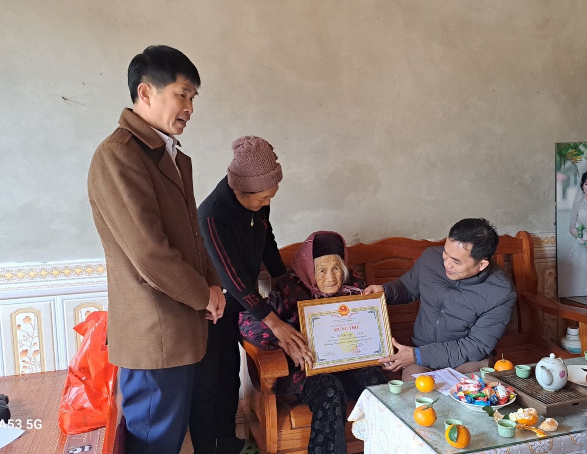Tặng quà chúc thọ NCT huyện Lộc Bình, tỉnh Lạng Sơn