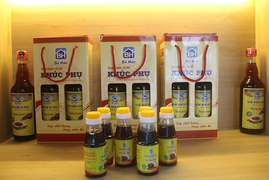 Gia đình 4 đời gìn giữ nghề mắm Khúc Phụ truyền thống