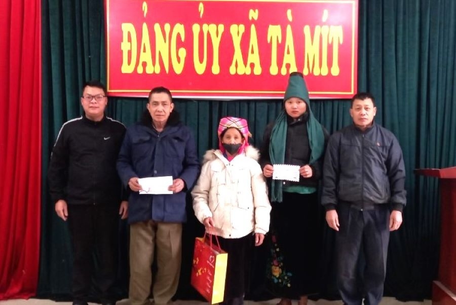 Tặng quà NCT hoàn cảnh khó khăn huyện Tân Uyên, tỉnh Lai Châu nhân dịp Tết Nguyên đán Giáp Thìn 2024