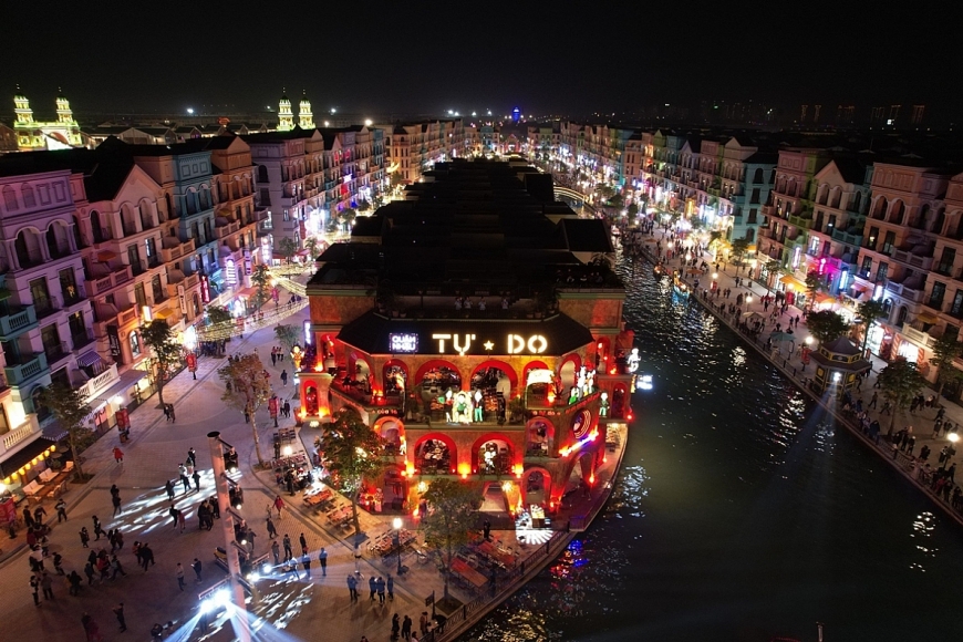 Tầm view khoáng đạt của Quán Nhậu Tự Do giúp thực khách thỏa sức “thưởng đồ Việt, chill cảnh Ý”