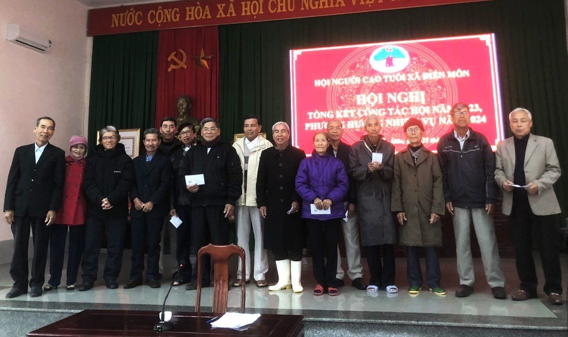 Gặp mặt cán bộ Hội NCT tỉnh Thừa Thiên Huế nhân dịp Xuân mới Giáp Thìn 2024