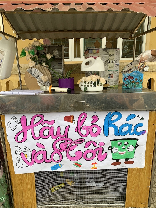 Học sinh ‘hồi sinh’ rác thải thành trang phục, đồ trang trí