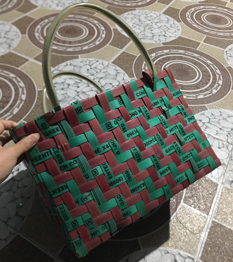 Học sinh ‘hồi sinh’ rác thải thành trang phục, đồ trang trí