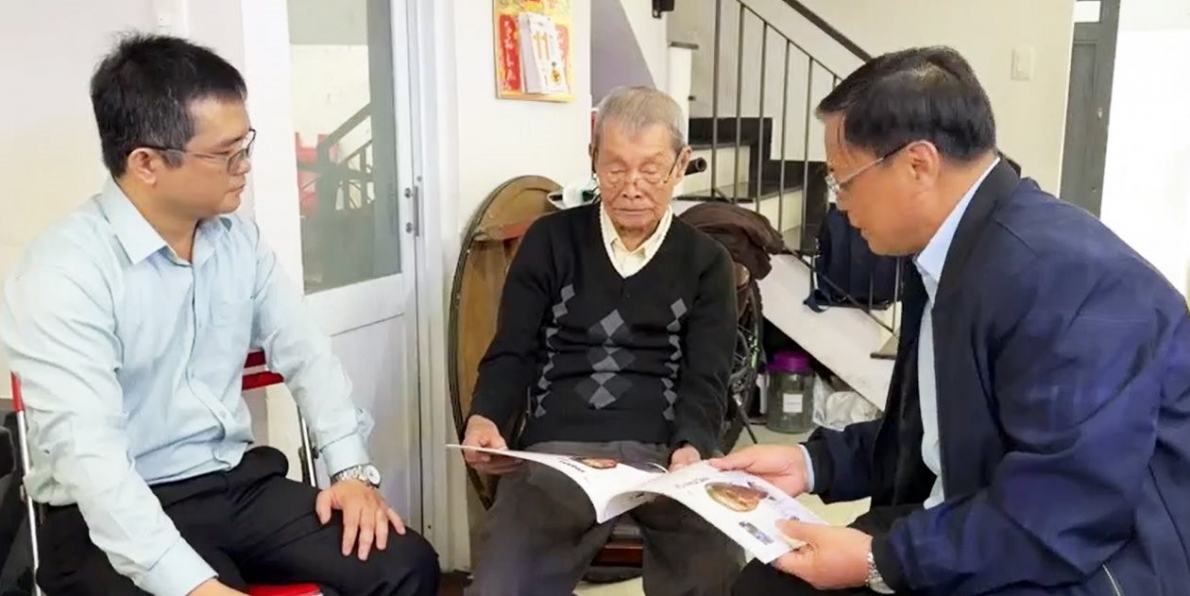 Tặng quà NCT tiêu biểu TP Đà Nẵng nhân dịp Xuân mới Giáp Thìn 2024