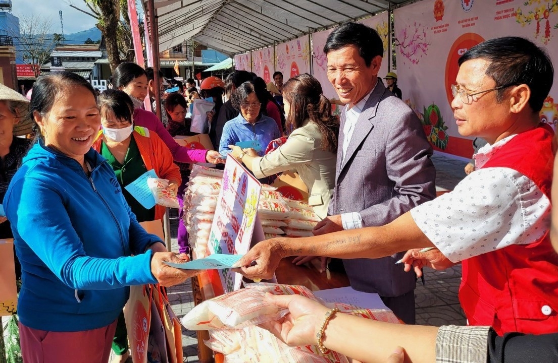 NCT huyện Tiên Phước, tỉnh Quảng Nam được mua các sản phẩm miễn phí tại chương trình “Chợ tết nhân ái”