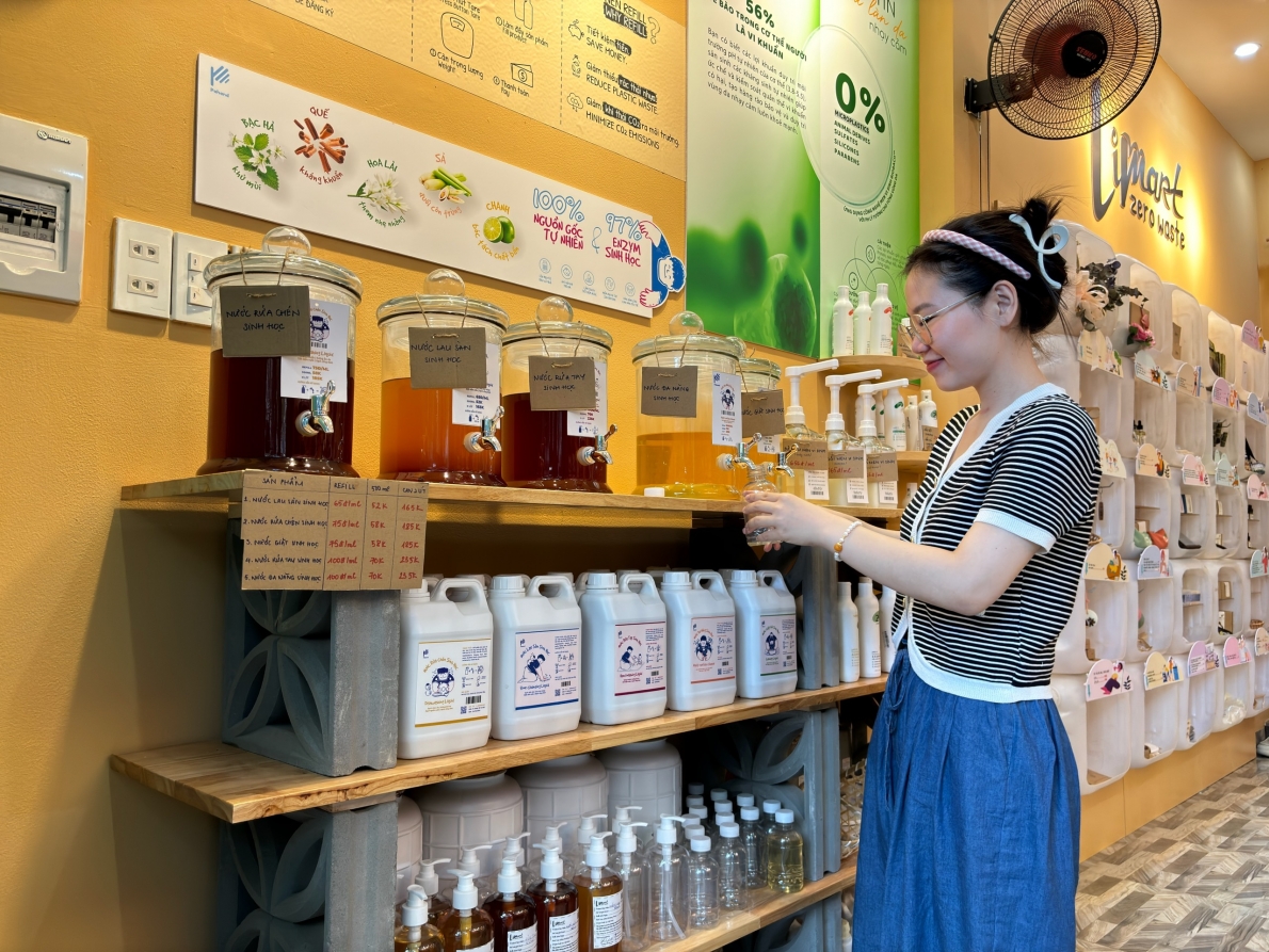 Cửa hàng tái sinh rác thải, lan toả lối sống xanh