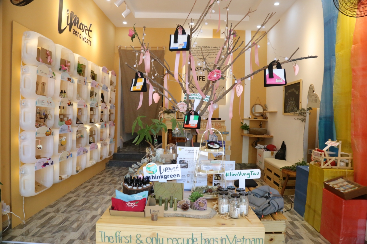 Cửa hàng tái sinh rác thải, lan toả lối sống xanh